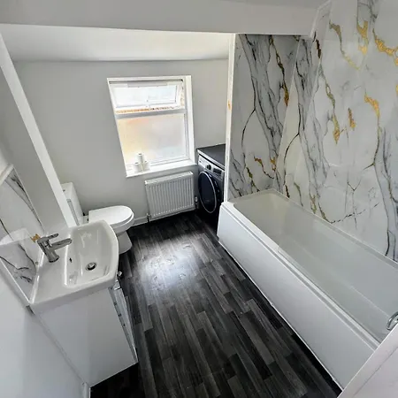 홈스테이 Spacious Private - 9 Minutes From 브리스틀