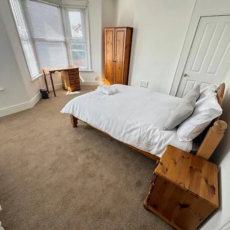 Spacious Private - 9 Minutes From