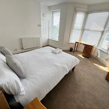 Spacious Private - 9 Minutes From * Bristol