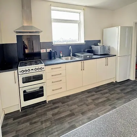 Spacious Private - 9 Minutes From Homestay *