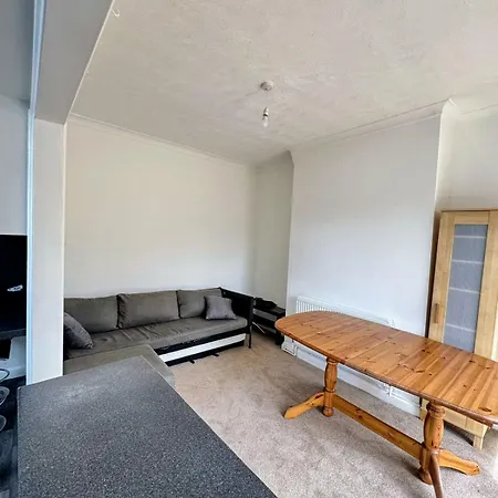 民宿 Spacious Private - 9 Minutes From