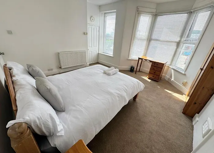 Spacious Private - 9 Minutes From * Bristol